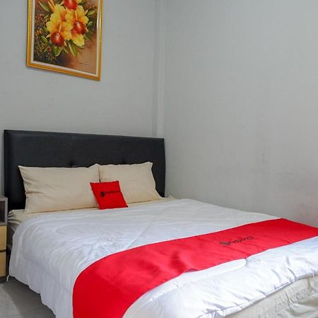 Hotel Reddoorz Near Jalan Adi Sucipto Solo Extérieur photo