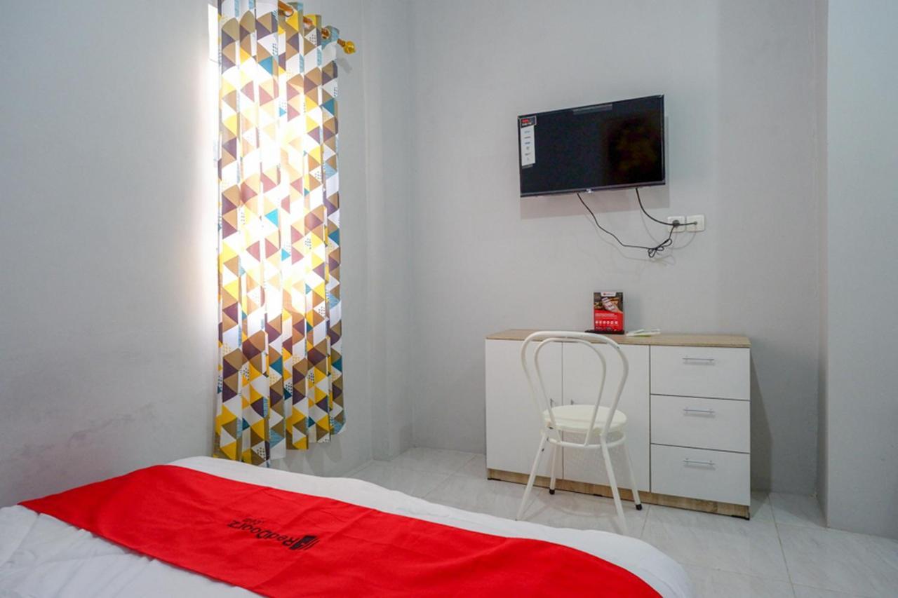 Hotel Reddoorz Near Jalan Adi Sucipto Solo Extérieur photo