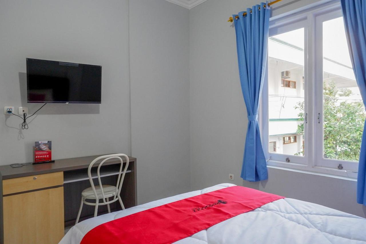 Hotel Reddoorz Near Jalan Adi Sucipto Solo Extérieur photo