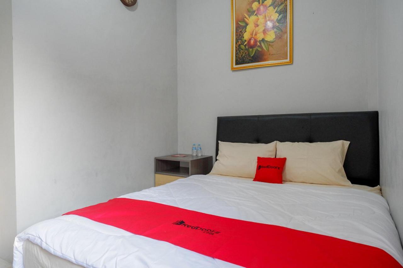 Hotel Reddoorz Near Jalan Adi Sucipto Solo Extérieur photo