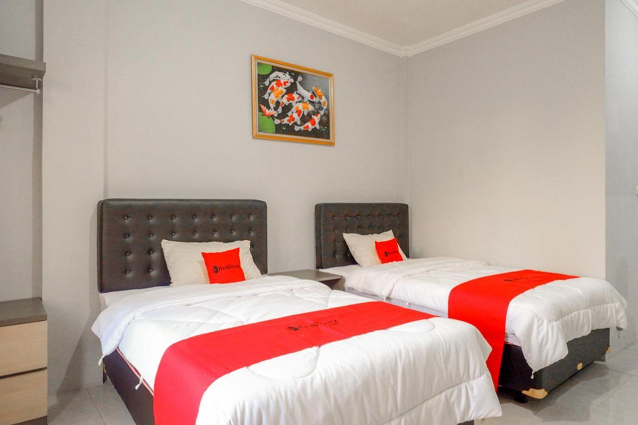 Hotel Reddoorz Near Jalan Adi Sucipto Solo Extérieur photo