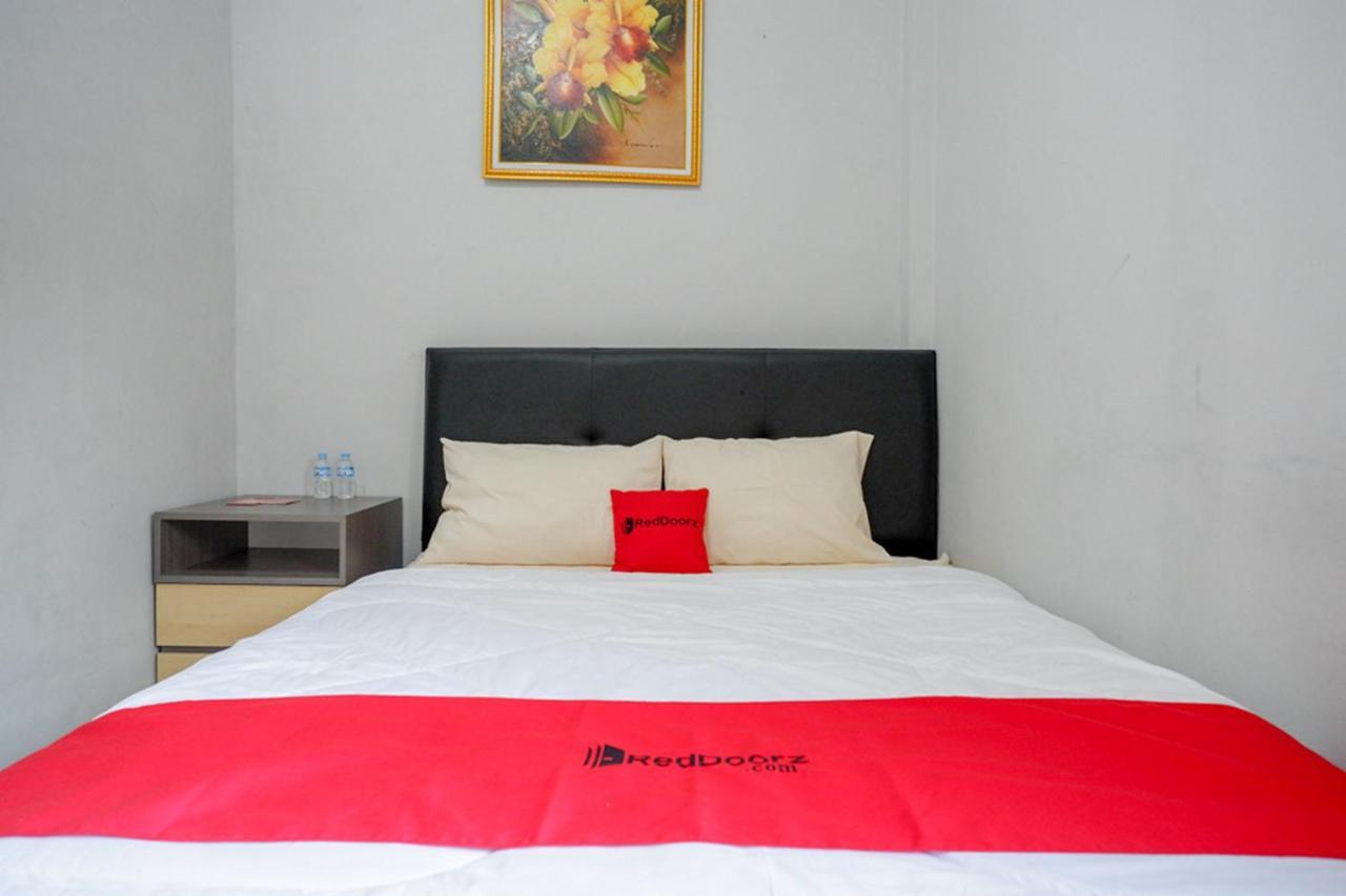 Hotel Reddoorz Near Jalan Adi Sucipto Solo Extérieur photo