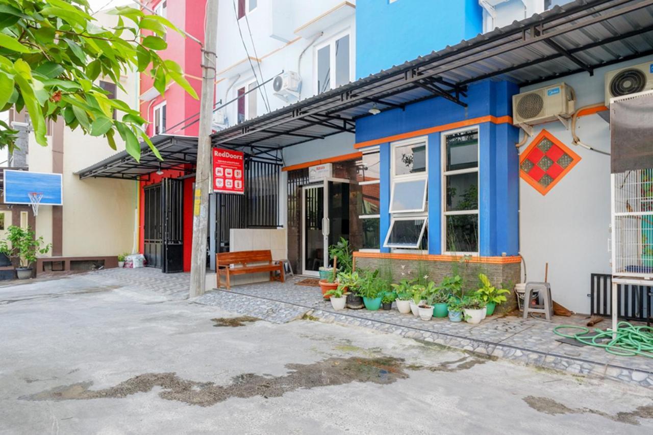 Hotel Reddoorz Near Jalan Adi Sucipto Solo Extérieur photo