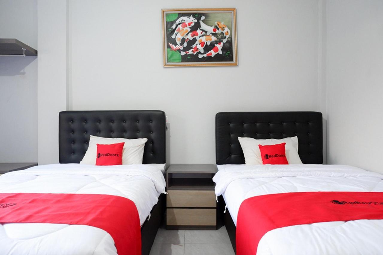 Hotel Reddoorz Near Jalan Adi Sucipto Solo Extérieur photo