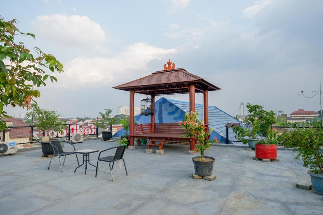 Hotel Reddoorz Near Jalan Adi Sucipto Solo Extérieur photo