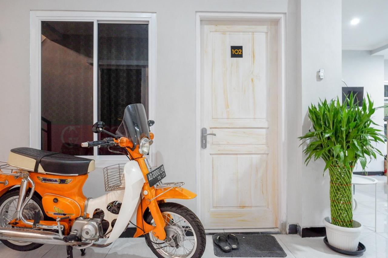 Hotel Reddoorz Near Jalan Adi Sucipto Solo Extérieur photo