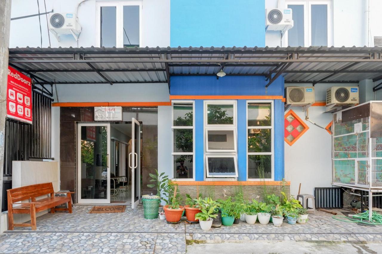 Hotel Reddoorz Near Jalan Adi Sucipto Solo Extérieur photo